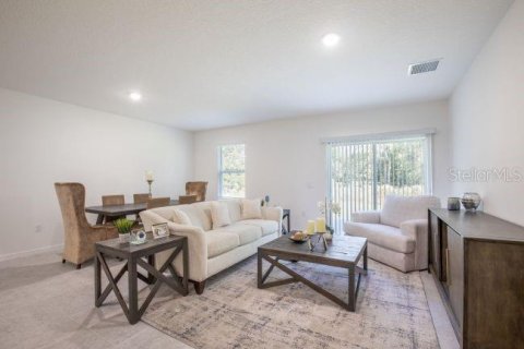 House in Edgewater, Florida 5 bedrooms, 190.64 sq.m. № 2138762 - photo 10