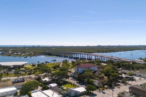 House in Edgewater, Florida 5 bedrooms, 190.64 sq.m. № 2138762 - photo 26