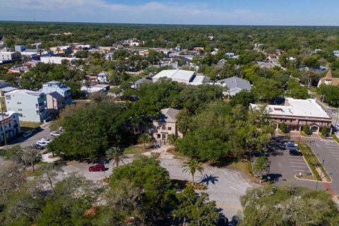 House in Edgewater, Florida 5 bedrooms, 190.64 sq.m. № 2138762 - photo 22