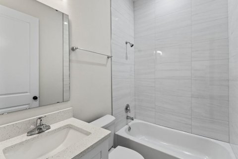 Villa ou maison à louer à Orlando, Floride: 4 chambres, 244.43 m2 № 1317656 - photo 11