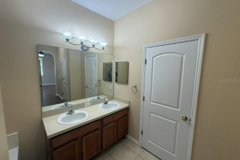 House in Apopka, Florida 3 bedrooms, 165.46 sq.m. № 2221927 - photo 10