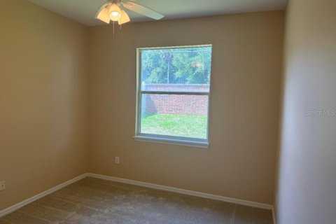 House in Apopka, Florida 3 bedrooms, 165.46 sq.m. № 2221927 - photo 14