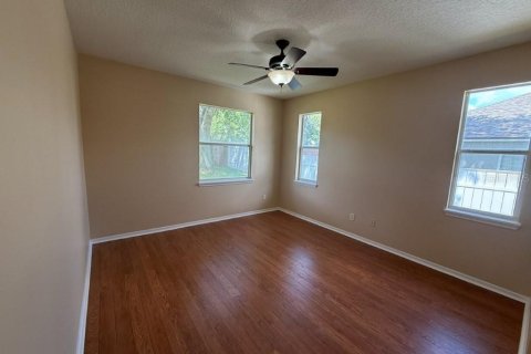House in Apopka, Florida 3 bedrooms, 165.46 sq.m. № 2221927 - photo 8