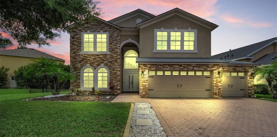 House in Trinity, Florida 5 bedrooms, 316.43 sq.m. № 2157587