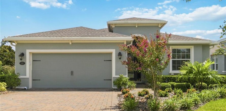 House in DeLand, Florida 3 bedrooms, 202.99 sq.m. № 2312424