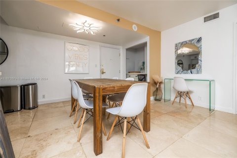 Copropriété à vendre à Miami Beach, Floride: 2 chambres, 89.19 m2 № 2018813 - photo 2