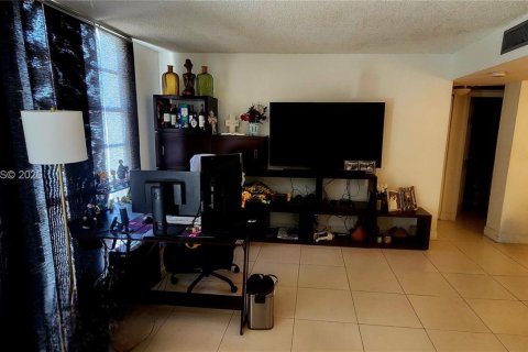 Copropriété à louer à Aventura, Floride: 2 chambres, 100.61 m2 № 2045459 - photo 6