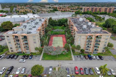 Condominio en venta en Miami, Florida, 1 dormitorio, 64.1 m2 № 1816423 - foto 2