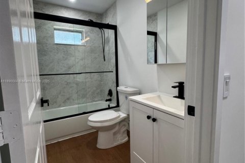 Снять в аренду виллу или дом в Форт-Лодердейл, Флорида 2 спальни, 365.76м2, № 1939293 - фото 7