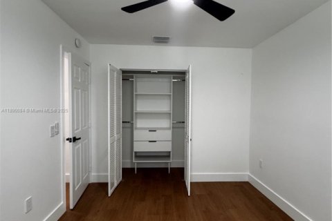 Снять в аренду виллу или дом в Форт-Лодердейл, Флорида 2 спальни, 365.76м2, № 1939293 - фото 8