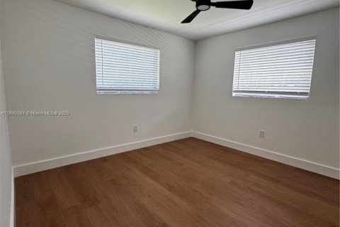 Снять в аренду виллу или дом в Форт-Лодердейл, Флорида 2 спальни, 365.76м2, № 1939293 - фото 20