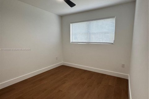 Снять в аренду виллу или дом в Форт-Лодердейл, Флорида 2 спальни, 365.76м2, № 1939293 - фото 28