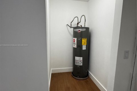 Снять в аренду виллу или дом в Форт-Лодердейл, Флорида 2 спальни, 365.76м2, № 1939293 - фото 29