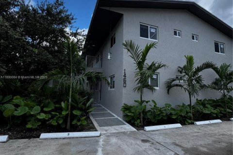 Снять в аренду виллу или дом в Форт-Лодердейл, Флорида 2 спальни, 365.76м2, № 1939293 - фото 3