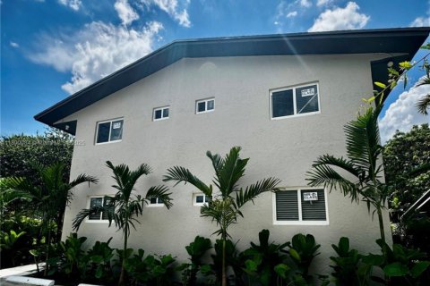 Снять в аренду виллу или дом в Форт-Лодердейл, Флорида 2 спальни, 365.76м2, № 1939293 - фото 4