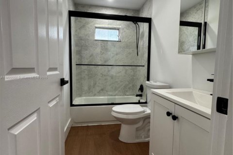 Снять в аренду виллу или дом в Форт-Лодердейл, Флорида 2 спальни, 365.76м2, № 1939293 - фото 23