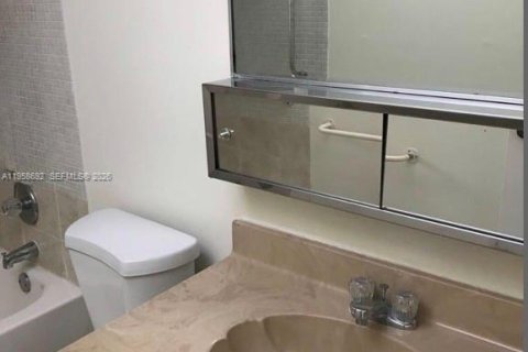 Condo in North Lauderdale, Florida, 2 bedrooms  № 2017771 - photo 10