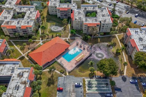 Condo in North Lauderdale, Florida, 2 bedrooms  № 2017771 - photo 26