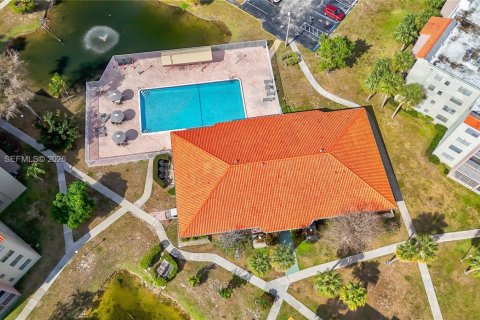 Condo in North Lauderdale, Florida, 2 bedrooms  № 2017771 - photo 25