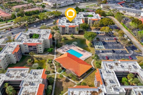 Condo in North Lauderdale, Florida, 2 bedrooms  № 2017771 - photo 27