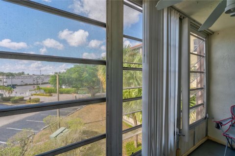 Condo in North Lauderdale, Florida, 2 bedrooms  № 2017771 - photo 20
