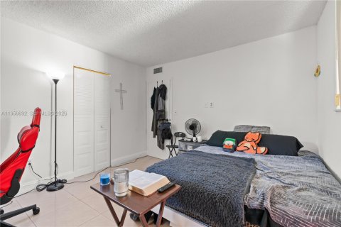 Condo in North Lauderdale, Florida, 2 bedrooms  № 2017771 - photo 14