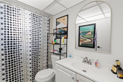 Condo in North Lauderdale, Florida, 2 bedrooms  № 2017771 - photo 12