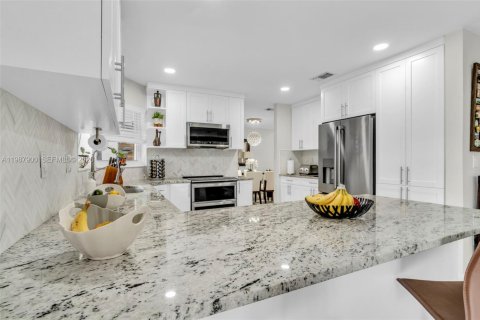 Купить виллу или дом в Майами, Флорида 4 спальни, 194.72м2, № 2050418 - фото 12