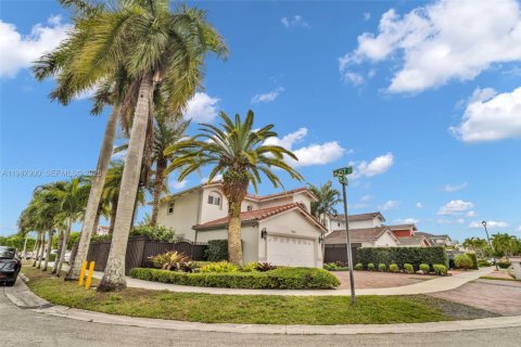 Купить виллу или дом в Майами, Флорида 4 спальни, 194.72м2, № 2050418 - фото 2