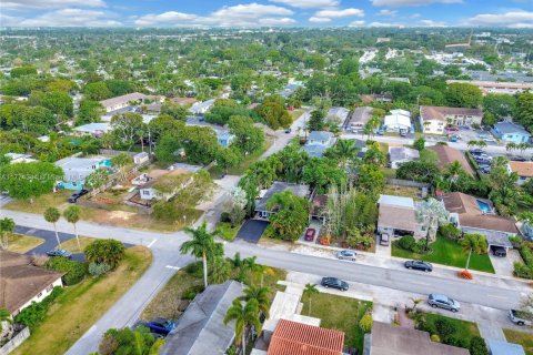 Casa en venta en Wilton Manors, Florida, 2 dormitorios, 135.27 m2 № 1731022 - foto 27