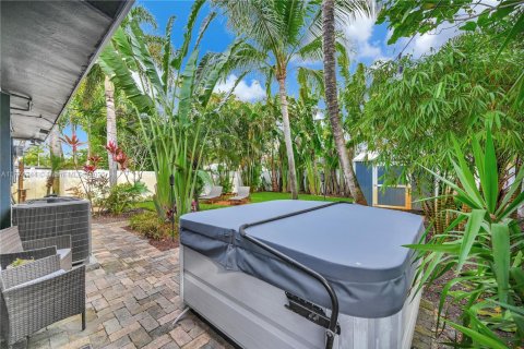 Casa en venta en Wilton Manors, Florida, 2 dormitorios, 135.27 m2 № 1731022 - foto 5