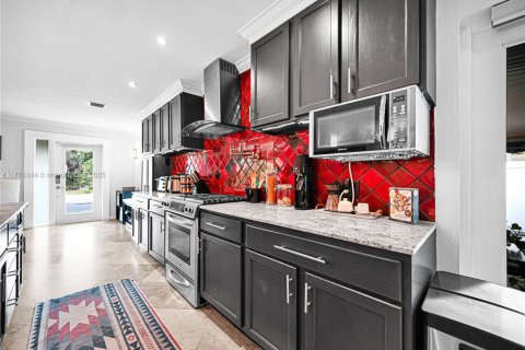 Casa en venta en Wilton Manors, Florida, 2 dormitorios, 135.27 m2 № 1731022 - foto 13