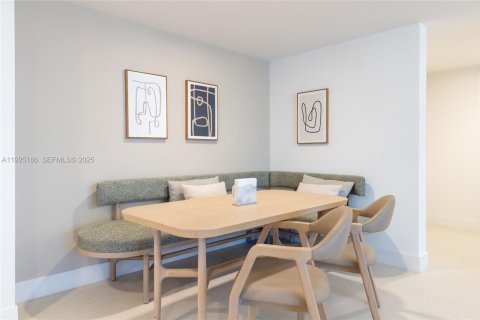 Condo in Miami, Florida, 2 bedrooms  № 2052750 - photo 9