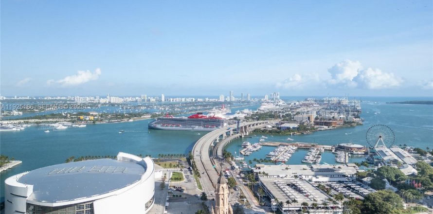 Condo in Miami, Florida, 2 bedrooms  № 2052750