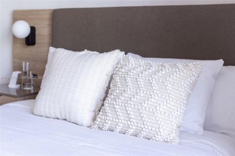 Condo in Miami, Florida, 2 bedrooms  № 2052750 - photo 29