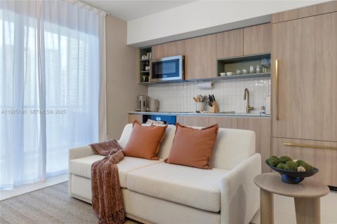 Condo in Miami, Florida, 2 bedrooms  № 2052750 - photo 5