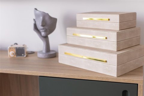 Condo in Miami, Florida, 2 bedrooms  № 2052750 - photo 30