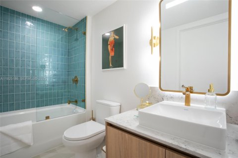 Condo in Miami, Florida, 2 bedrooms  № 2052750 - photo 19