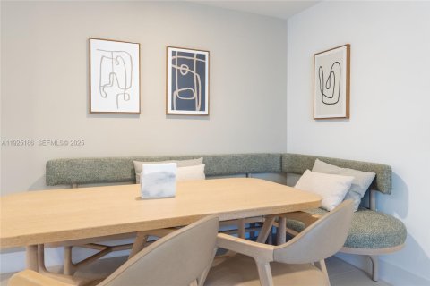 Condo in Miami, Florida, 2 bedrooms  № 2052750 - photo 10