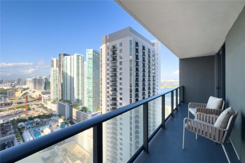 Condo in Miami, Florida, 2 bedrooms  № 2052750 - photo 2