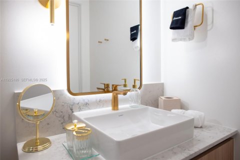 Condo in Miami, Florida, 2 bedrooms  № 2052750 - photo 20