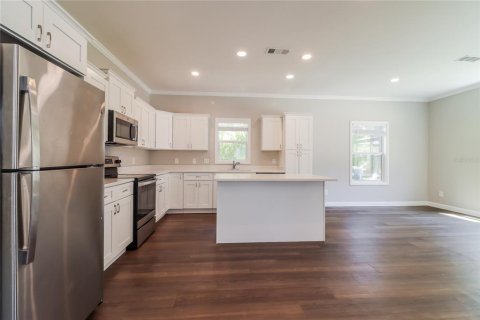 Casa en alquiler en Saint Petersburg, Florida, 4 dormitorios, 176.42 m2 № 1913630 - foto 6