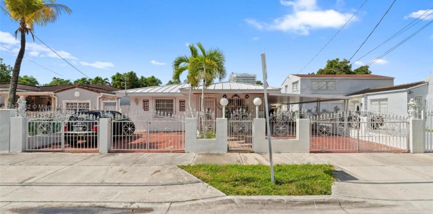 House in Miami, Florida 5 bedrooms, 202.06 sq.m. № 1818398