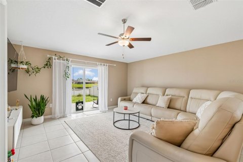 House in BERRY BAY in Wimauma, Florida 4 bedrooms, 168.8 sq.m. № 2223710 - photo 6