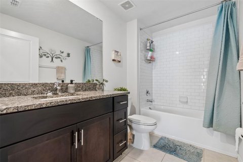 House in BERRY BAY in Wimauma, Florida 4 bedrooms, 168.8 sq.m. № 2223710 - photo 14