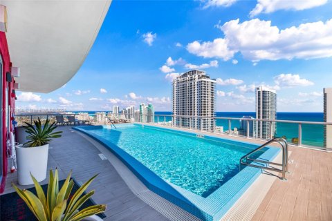 Condo in Hallandale Beach, Florida, 2 bedrooms  № 1937361 - photo 26