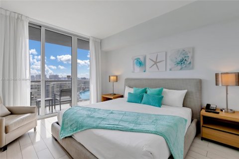 Condominio en venta en Hallandale Beach, Florida, 2 dormitorios, 94.76 m2 № 1937361 - foto 11