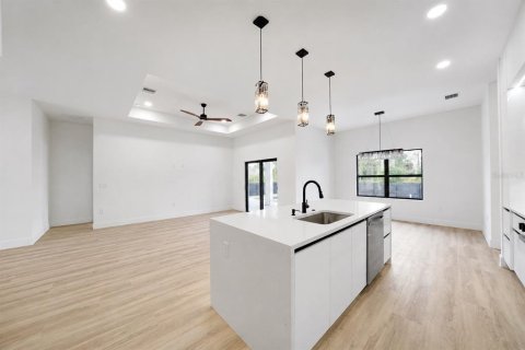 Villa ou maison à vendre à North Port, Floride: 3 chambres, 161.74 m2 № 2310603 - photo 10