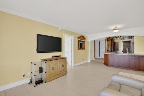 Condo in Boca Raton, Florida, 1 bedroom  № 2081767 - photo 10