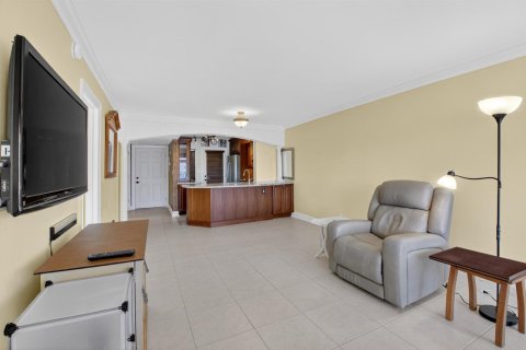 Condo in Boca Raton, Florida, 1 bedroom  № 2081767 - photo 9